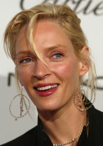 Aunque UmaThurman no ganó su Globo de Oro por mejor actriz no perdió su sonrisa en toda la noche.