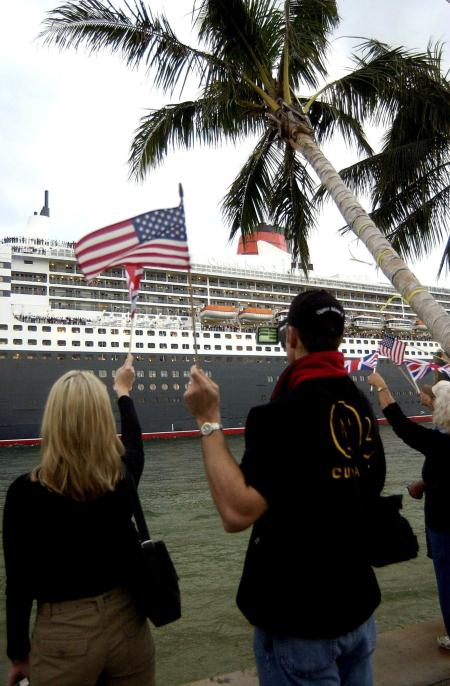 El Queen Mary original hizo su primera travesía en 1934 y actualmente es un hotel en la ciudad californiana Long Beach (EU).
