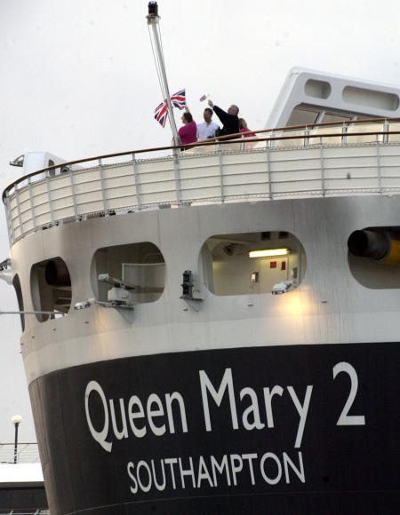 El 'Queen Mary 2', el mayor y más lujoso crucero del mundo, finalizó en Florida (EU) su primer viaje transatlántico que comenzó en el puerto de Southampton (Reino Unido) hace dos semanas.
