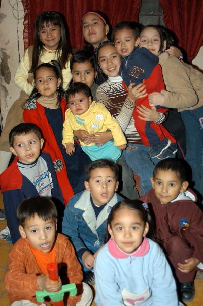  28 de enero  
Édagr Daniel Domínguez Pineda captado con sus amiguitos  en la fiesta infantil que se le organizó por su cumpleaños.