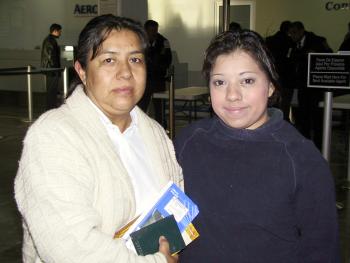  29 de enero  
Para atender asuntos de negocios en Houston, viajó Heidy Fernández y fue despedida por Bertha Macareno.