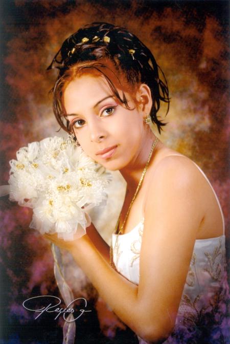 Srita. Iliana Elizabeth Jacinto Lechuga en una fotografía de estudio con motivo de sus quince años de vida