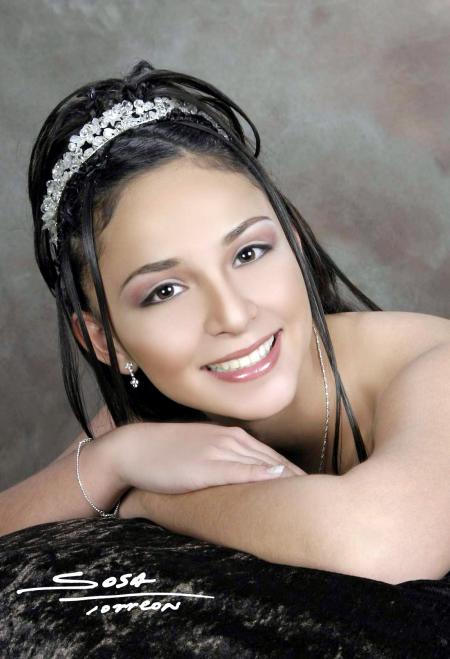 Srita. Tania Paulina Ortiz Alvarado celebró su décimo quinto aniversario de vida con una misa de acción de gracias el siete de marzo de 2004.