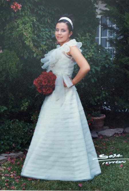 Srita. Blanca Barraza Farías el día de su fiesta de quince años.