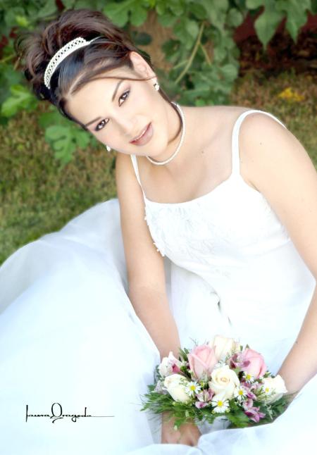 Srita Eva Dilery Cárdenas León celebró su décimo queinto aniversario de vida con una misa de acción de gracias en la iglesia de La Inmaculada Concepción el  29 de mayo de 2004