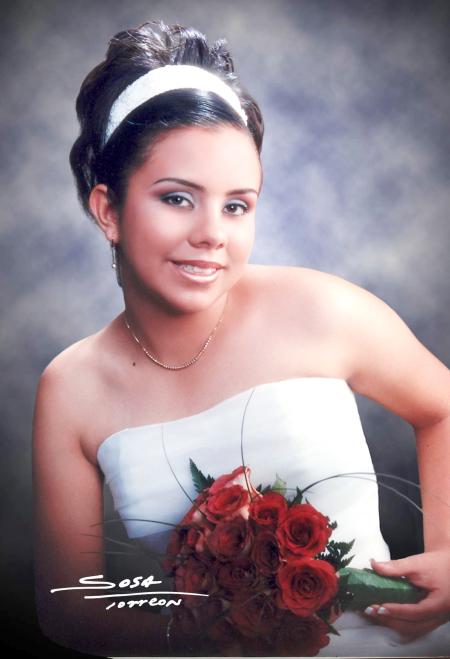 Srita. Blanca Berenice Barraza Farías celebró su  décimo quinto aniversario de vida, con una  misa de acción de gracias en la iglesia de San Judas Tadeo de Matamoros, Coahuila el 25 de junio de 2004