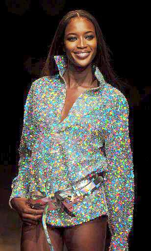 Naomi Campbell también desfiló para el diseñador brasileño Eduardo Suppes.