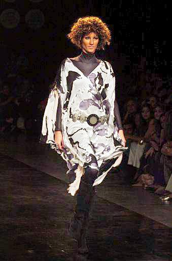 La esbelta brasileña, que reina desde hace años en las pasarelas del mundo, desfiló la colección de invierno de Zoomp, una de las 37 marcas que participarón en la semana de la moda.