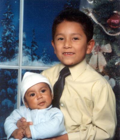 Ángel Fabián y Diego Ismael Gallegos Castillo, ellos son hijos de Octavio Gallegos y Verónica Castillo.