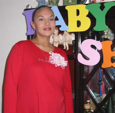 Ania Arcelia Carrera de Montoya disfrutó de gratos momentos en la fiesta de regalos que se le ofreció en días pasados.