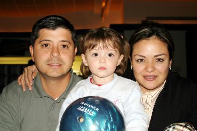 Miguel, Wendy y Paulina González.