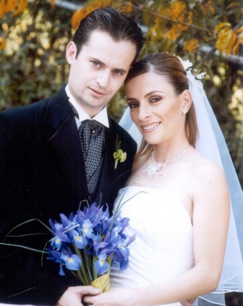 Sr. Sergio Reyes Carmona y Srita. Olga Elisa García Garza contrajeron matrimonio religioso en la capilla de Casa de Cristiandad el primero de noviembre de 2003.

Estudio: Carlos Maqueda. 