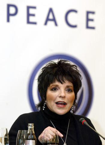 Liza Minelli  estuvo en Berlín para promover 'Cinema for Peace'.