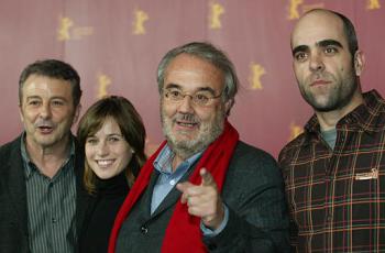 El actor español Luis Tosar, el director Manuel Gutierrez, la actriz Marta Etura y el actor Juan Diego, respondieron a las preguntas de la prensa durante la conferencia de su nuevo film 'Your Next Life'.