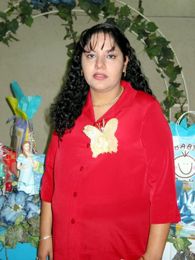 09 de febrero 
 Nancy Lucero de Amet fue festejada con un convivio, a la víspera del nacimiento de su bebé.