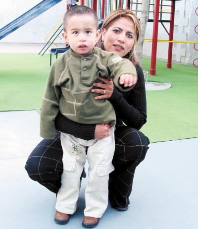 El pequeño Marco Antonio López Juárez festejó su tercer cumpleaños con una divertida reunión preparada por su mamá Diana Karina Juárez de López.