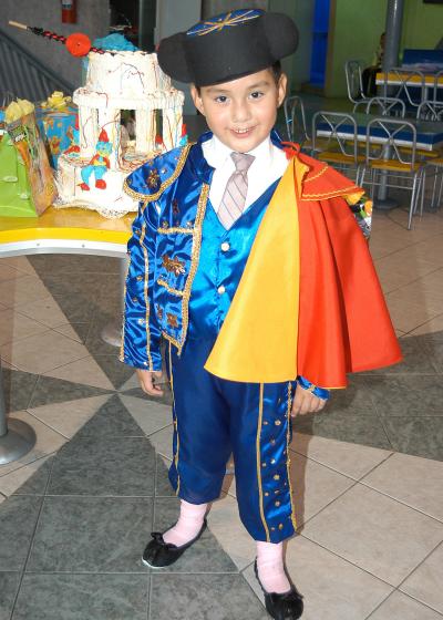 El niño Carlos Salomón festejó su cumpleaños, con un agardable convivio que le organizaron sus padres en días pasados.