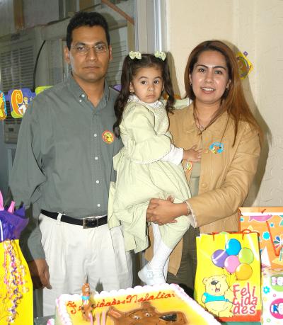 11 de febrero
 Natalia Estefanía en compañía de sus papás Altagracia Herrera y Héctor Rodríguez en el convivio que el ofrecieron por su cumpleaños.
