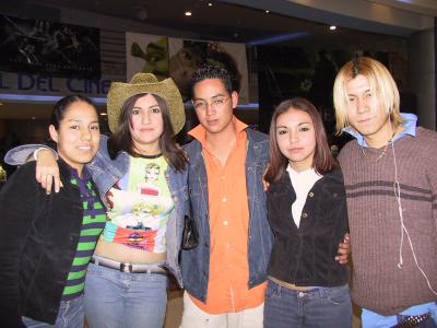 Gaby González, Katia Palma, Víctor D´León, Rodrigo Escobedo y Jessyca Gusman.