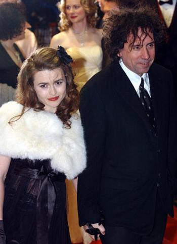 El director Tim Burton llegó acompañado de su esposa la actriz Helena Bonham Carter.