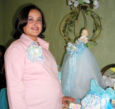 17 de febrero 
Fátima  Martínez de Mendoza, feliz en su fiesta de canastilla.