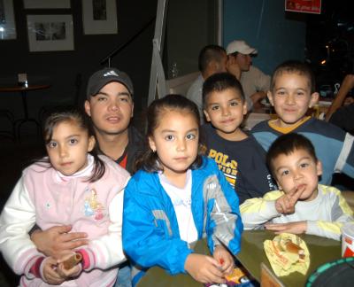 dndrea, Ana, Luis, Junior, Bombón y Benjamín.