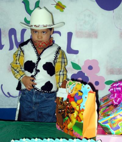 Ángel Eduardo Pérez Vásquez festejó su tercer cumpleaños con un convivio que le organizaron sus papás, Eduardo Pérez e Isabel Vásquez.