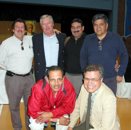 Bernardo Martínez, Carlos Villa, Aureliano Gallegos, Martín de Villa, Edelmiro Morales, Rafael Gutiérrez, Jacobo Zarzar y Eduardo Murra, en el aniversario del Instituto Francés de la Laguna.