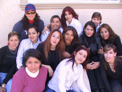 July de Rodríguez rodeada por sus amigas Maricarmen, Rocío, Mirna, Nena, Alicia, Belinda, Karina, Mirna, Rosa, Aracely y Gaby el día que festejó su cumpleaños.