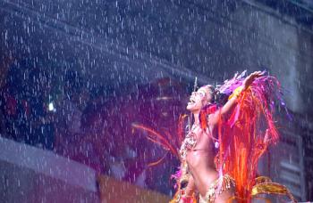 Ser declarado el ganador del carnaval solo da el derecho a jactarse de ello. Los participantes del desfile, la mayoría de empobrecidas barriadas--, han pasado gran parte de los últimos meses preparándose para su momento de gloria.