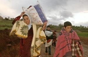 En el poblado de Ait Kamara, situado a 18 kilómetros al sur de Alhucemas, muchas casas quedaron aplastadas como si fueran cajas de cartón a las que hubiera caído encima un peso enorme.