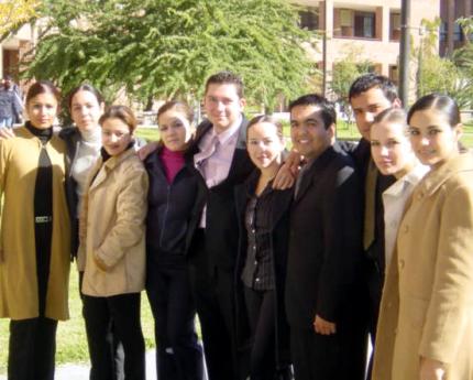 Julia, Olimpia, Paulina, Ana Laura, Mario, Claudia, Jean Paul, Roberto Paulina y Mariana.