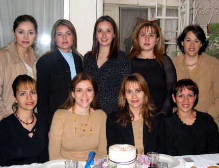 22 de febrero
María Luisa Parra de Ortiz acompañada por algunas de las asistentes a su fiesta de canastilla.