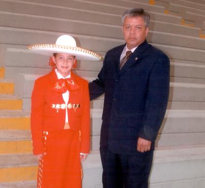 Raquel Martínez Torres alumna del cuarto añode rpimaria del IFL, hija de los señores José Antonio Martínez Carrillo  y Raquel Torres de Martínez.