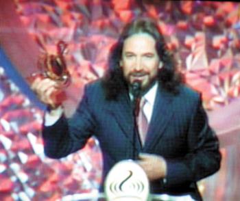 El cantautor mexicano Marco Antonio Solís se llevó, en la categoría regional mexicana, el premio al Álbum del Año por Tu Amor o tu Desprecio, así como el de mejor Artista Masculino.