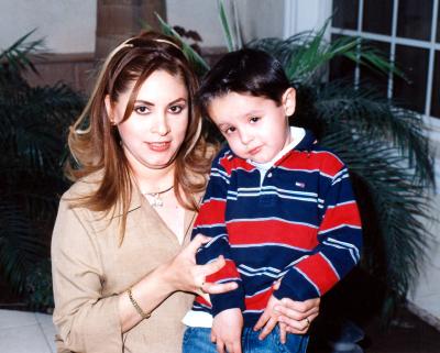 El pequeño Alejandro Garza Cuéllar acompañó a su mamá en su fiesta de canastilla.
