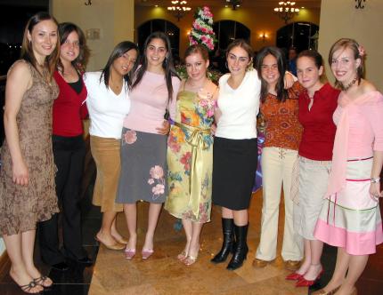Claudia Valdés García estuvo acompañada de Rosario de Pérez, Isabel Madero, Karla Garza, Sory Garza, Ana Garza, Bárbara Madero, Natalia Madero y Cristina de Pérez.