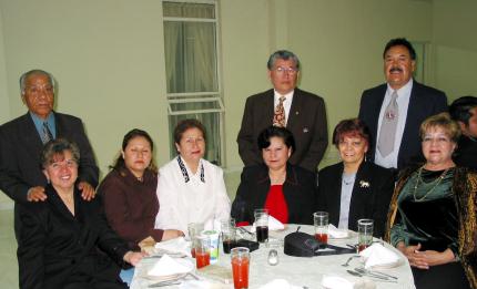 José Ángel y Bory, Anita Martínez, Martha de Ramos, Guillermo y Adriana Valdez y César y Carmelita García, captados en pasado festejo social.