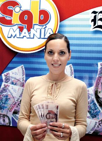 Claudia Angélica Aguilera Sotomayor.

La última triunfadora en
unirse a la lista de la sexta
semana fue Claudia Angélica
Liliana Sotomayor, ella es
ama de casa y está casada
con Pablo Quintero Frías
con quien tiene tres hijos:
Daniela, Jorge y Claudia.
Es lectora de El Siglo de
Torreón desde hace quince
años, Claudia platica que revisaba
los números de la semana
número seis por las noches,
“a veces los pasaba en
una hojita y llevaba un control,
cuando se dormían los
niños ‘checaba’ mis tarjetas”.