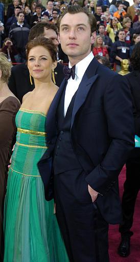 Jude Law llegó acompañado de su esposa.