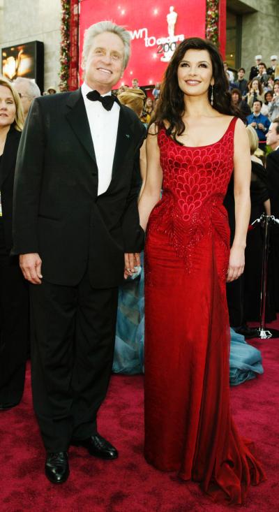 Michael Douglas y Catherine Zeta-Jones fueron como siempre una de las parejas mas asediadas por la prensa.