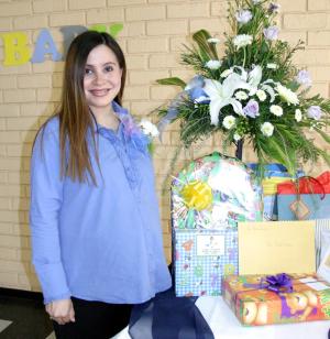04 de marzo 
VIvian Luviano de Rodríguez recibió numerosos obsequios en la fiesta de canastilla que le organizaron.