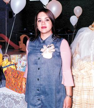 05 de marzo 
Claudia Bretado de Artea captada en la fiesta de canastilla que le ofrecieron  con motivo del próximo nacimiento de su bebé.