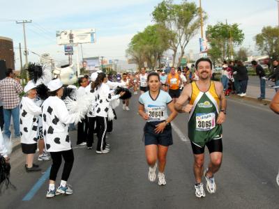 El gran ambiente de miles de aficionados, fue la constante que caracterizó la decimosexta edición del Maratón Lala, el cual fue selectivo para los Juegos Olímpicos de Atenas 2004.