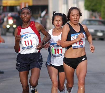 La gran favorita para alcanzar la meta en el primer lugar, incluso con un buen registro para obtener el boleto a Atenas, la tlaxcalteca Angélica Sánchez, no pudo ver cumplido su sueño, debido a que tuvo que abandonar la competencia como consecuencia de una caída que sufrió en el kilómetro 26 del trayecto.
