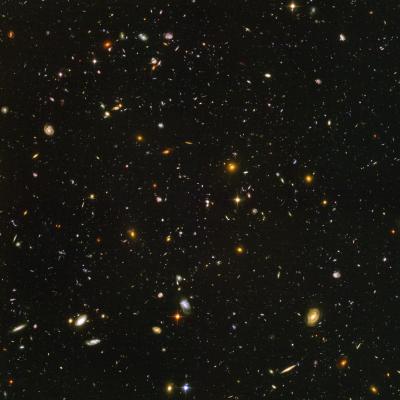 Del tamaño de una cabina de teléfonos, la ACS es capaz de ver la luz de galaxias entre dos y cuatro veces más débil que la cámara que reemplazó y también es muy sensible a la radiación casi infrarroja. 


La imagen final de la ACS es el resultado de una serie de exposiciones realizadas durante 400 órbitas del Hubble alrededor de la Tierra.