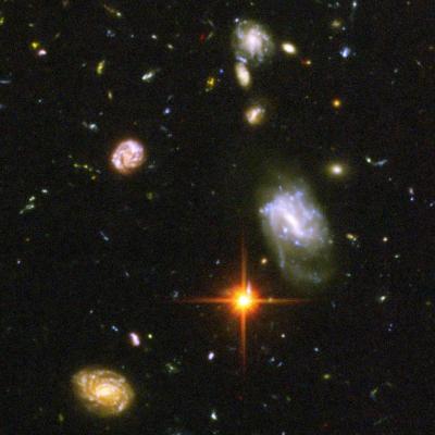 Allí, el telescopio espacial ha descubierto galaxias que existieron entre 400 y 800 millones de años tras el 'Big Bang', mientras que hasta ahora los aparatos de observación terrestres sólo habían detectado galaxias que existieron 500 millones de años tras la gigantesca explosión.