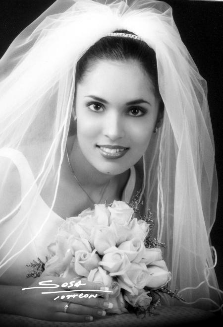 Lic. Cecilia Robles Hernández el día de su enlace nupcial con el Lic. Julio Castañeda Pech.

Studio Sosa