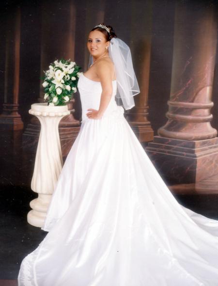 Srita. Wendy Daphnne Muñoz Zárate el día de su enlace nupcial con el Sr. Jonathan F. Chávez Betancourt.