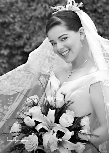 Srita. Lourdes Álvarez Valdés el día de su enlace nupcial con el Sr. Carlos Jaidar Tricio.


Estudio Laura Grageda